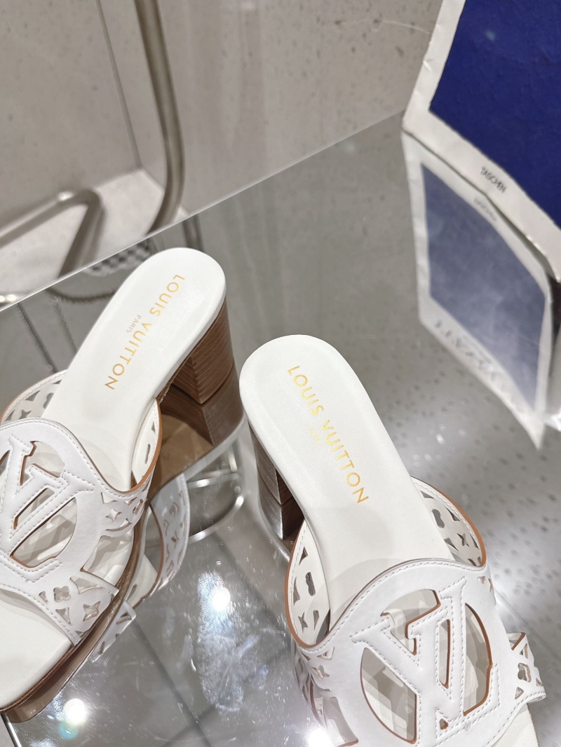 l0vis Vvtt0n slippers